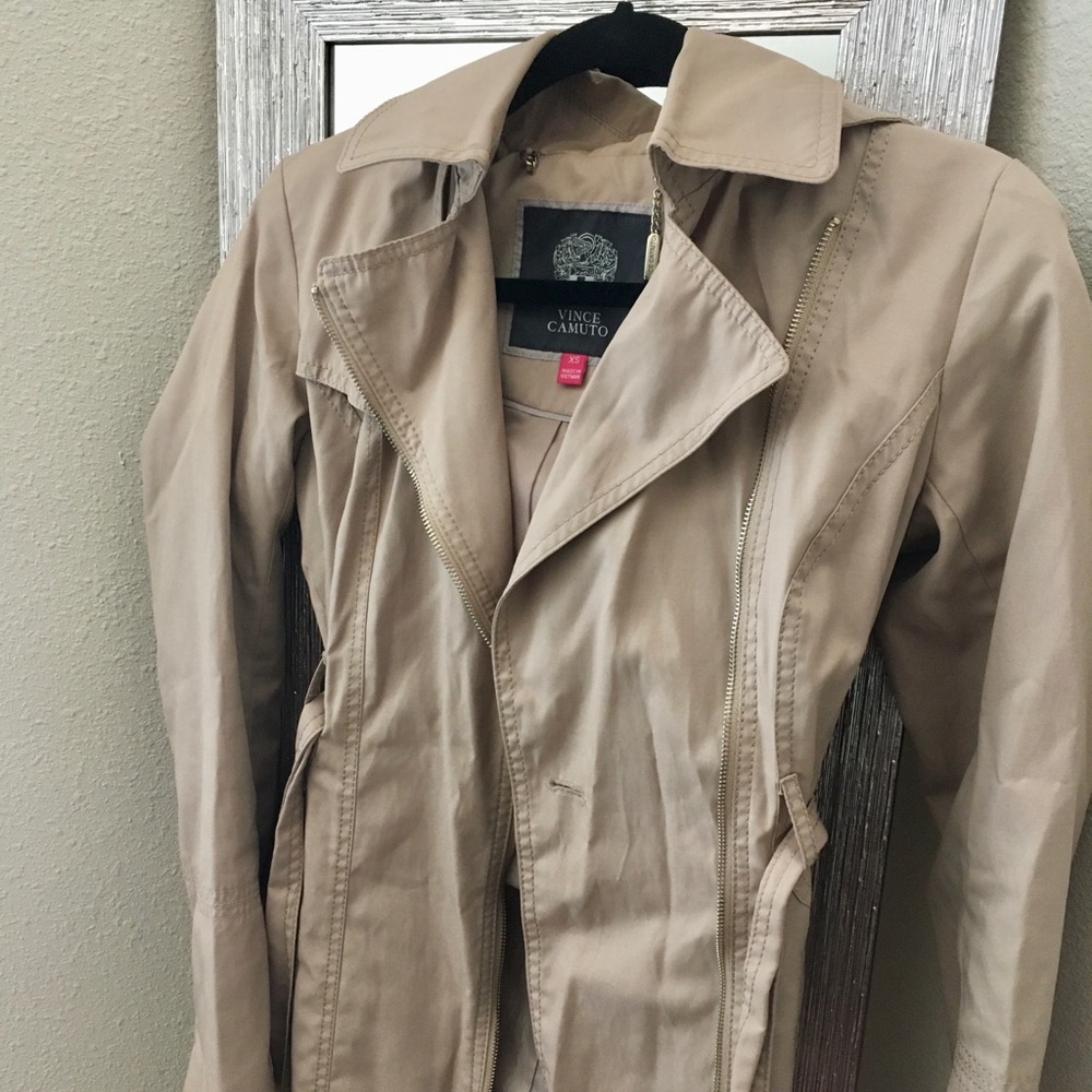 XS Vince Camuto Tan Trench coat